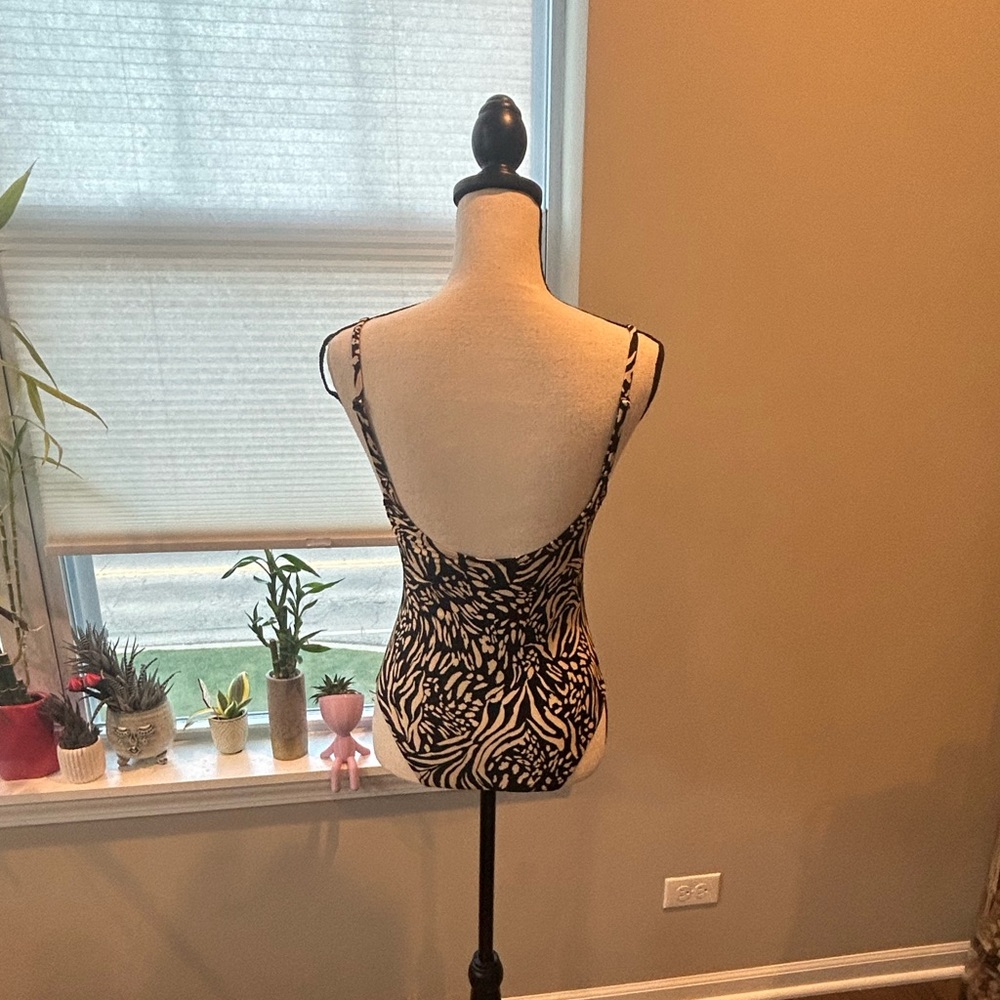 ✨Quiksilver (NWOT) One-piece Swimsuit Size S✨ - Picture 5 of 7